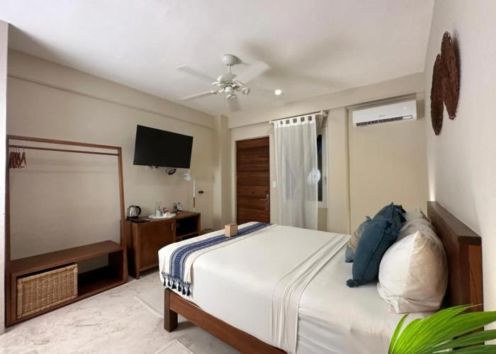 Noah Beach Hotel & Suites