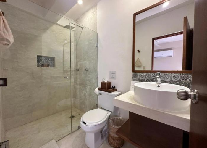 Noah Beach Hotel & Suites