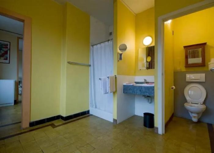 De Bonte Os Hotel & Tower