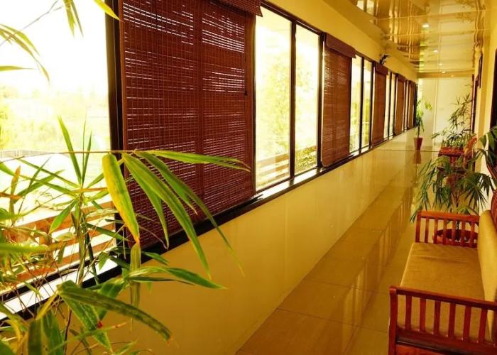 Thayamkery's Royal inn