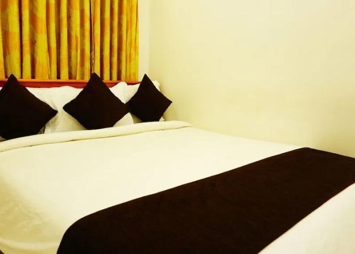 Thayamkery's Royal inn