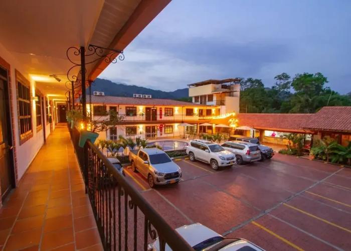 Hotel Vanguardia Natural