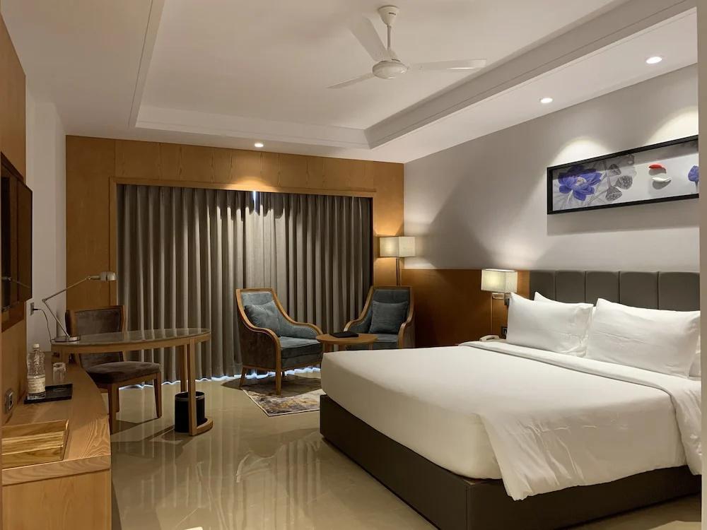 фото Lemon Tree Premier Dwarka