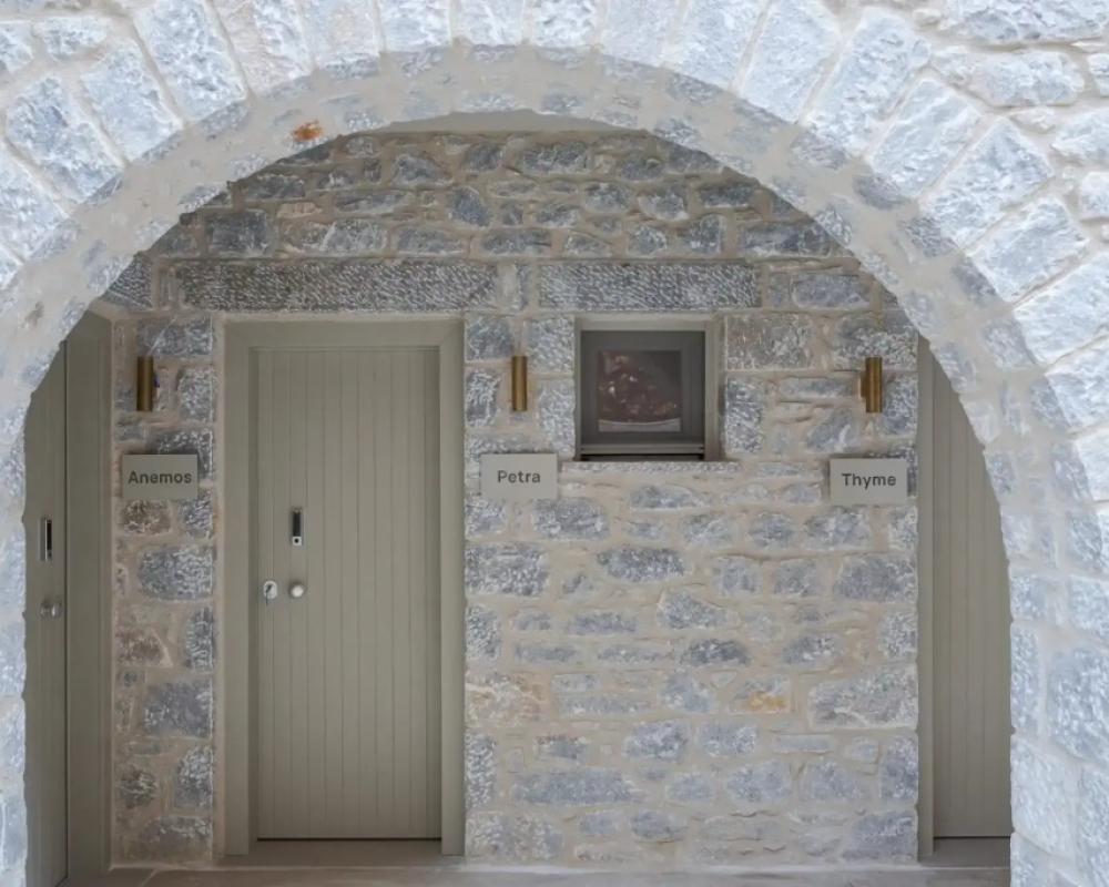 фото Yerma Suites Limeni