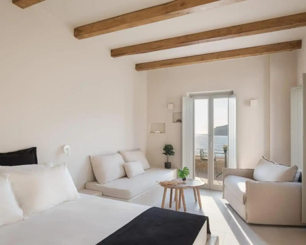 фото Yerma Suites Limeni