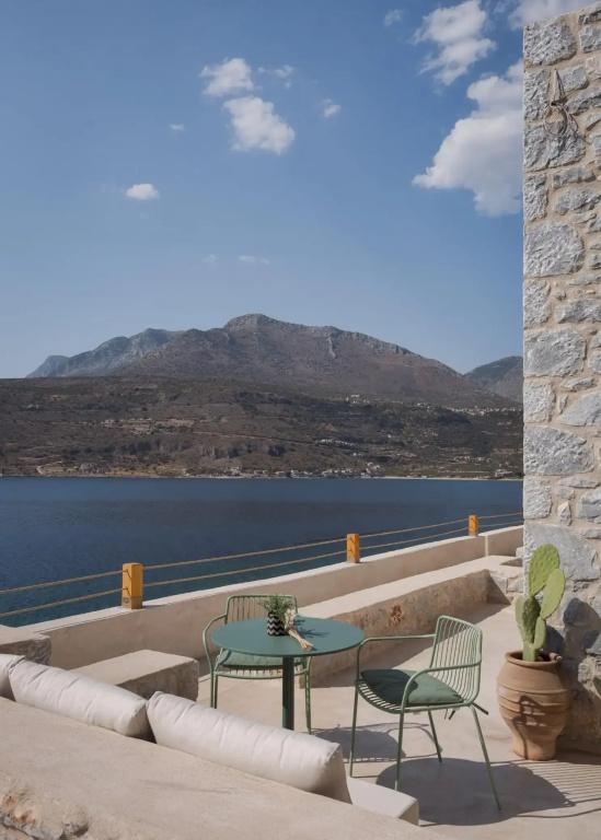 фото Yerma Suites Limeni