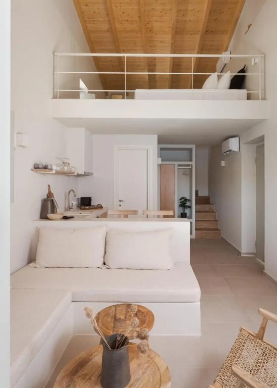 фото Yerma Suites Limeni