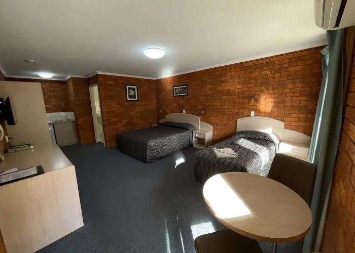 Yambil Inn Motel