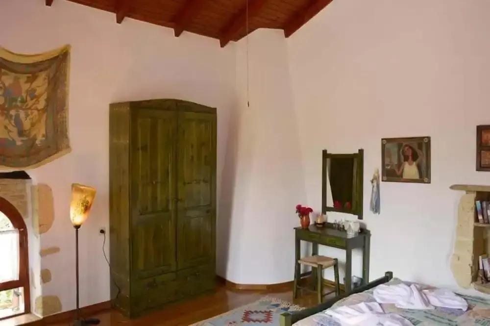 Apanemia Stone House in Crete