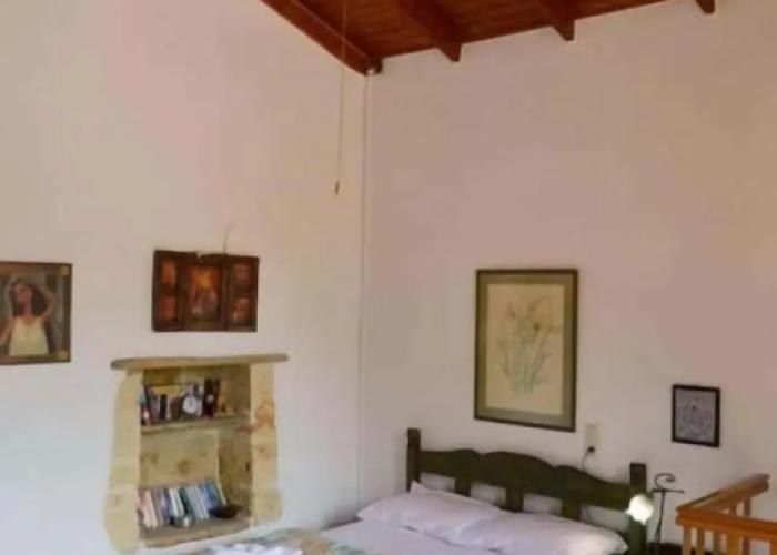Apanemia Stone House in Crete