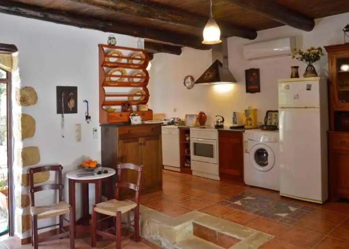Apanemia Stone House in Crete