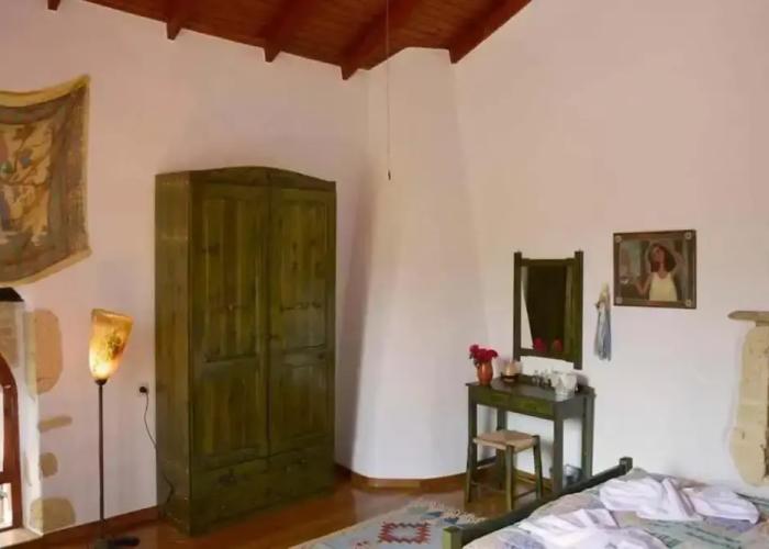 Apanemia Stone House in Crete