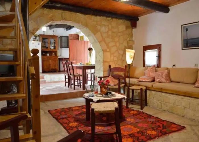 Apanemia Stone House in Crete