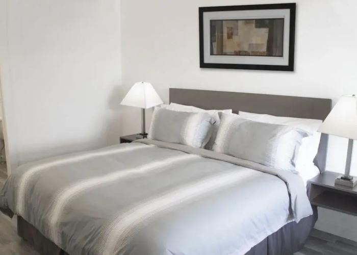Bowmanville Marina Inn & Suites