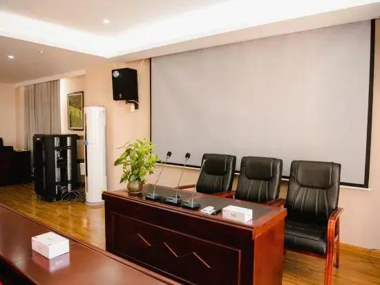 Lancang Chashan Spring Rain Hotel
