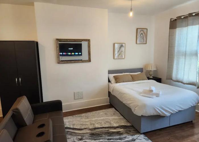 Immaculate 1-bedroom in Greenhithe