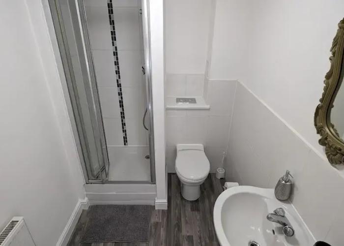 Greenhithe Flat-kent- 20 Mins to London-petsok