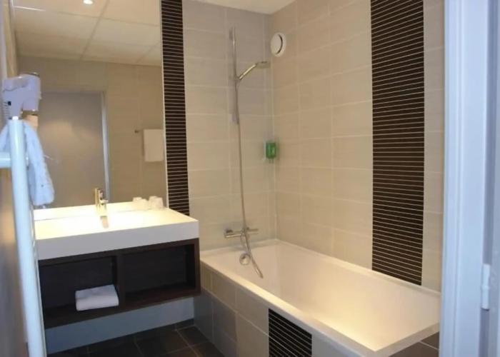Brit Hotel Vannes-Theix