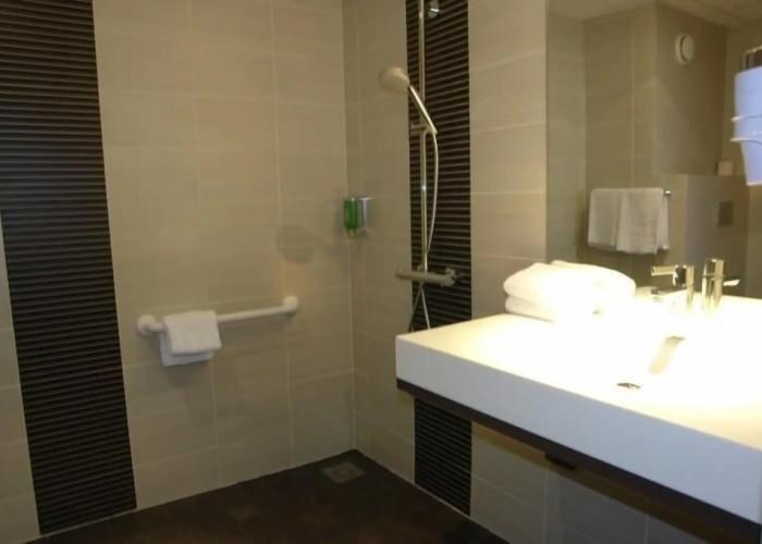 Brit Hotel Vannes-Theix