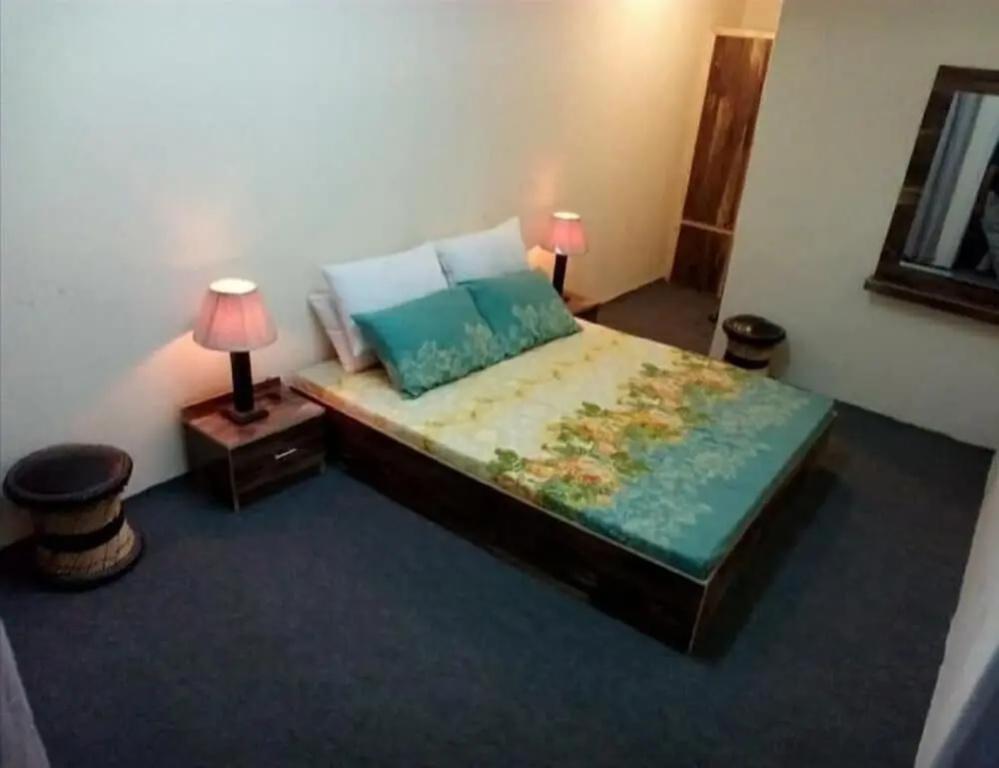 фото Cross Roads Hotel