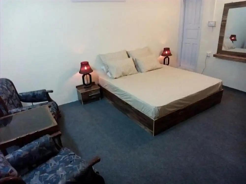 фото Cross Roads Hotel