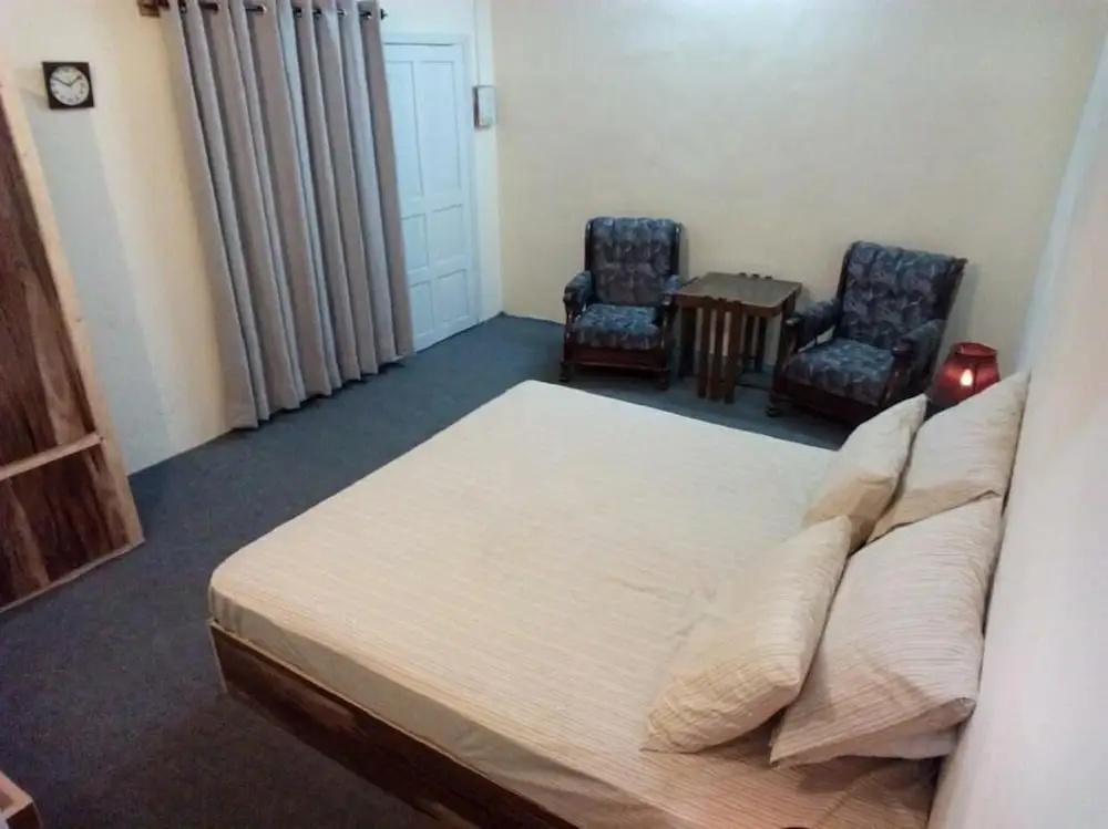 фото Cross Roads Hotel