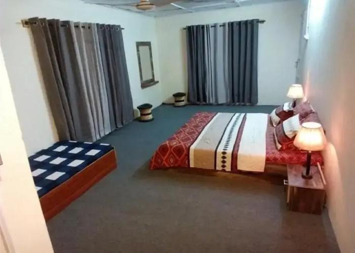Cross Roads Hotel