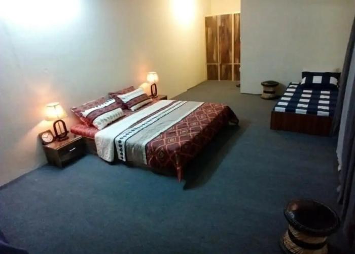 Cross Roads Hotel