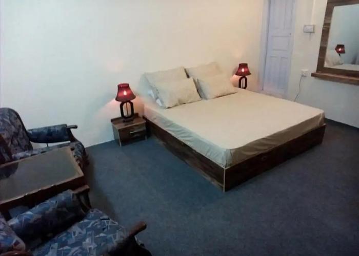 Cross Roads Hotel
