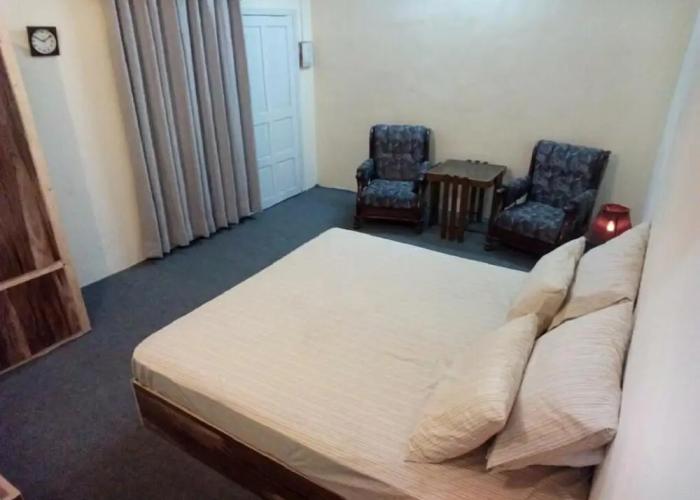 Cross Roads Hotel