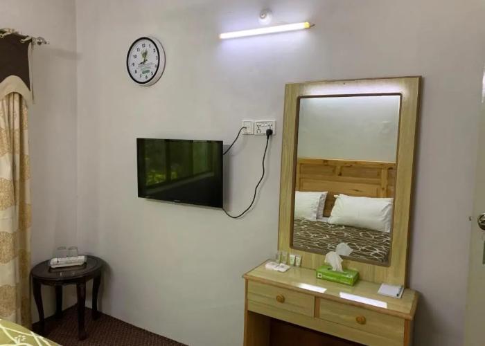 Naveed Tourist Inn