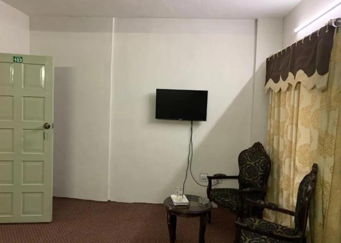 Naveed Tourist Inn