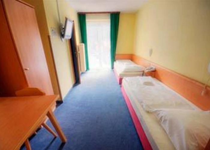Euro Youth Hotel & Krone