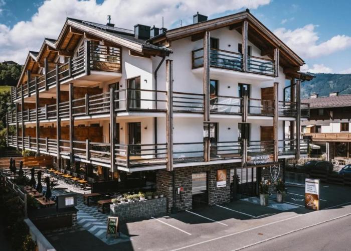 24 by AvenidA - Mountain Hotel