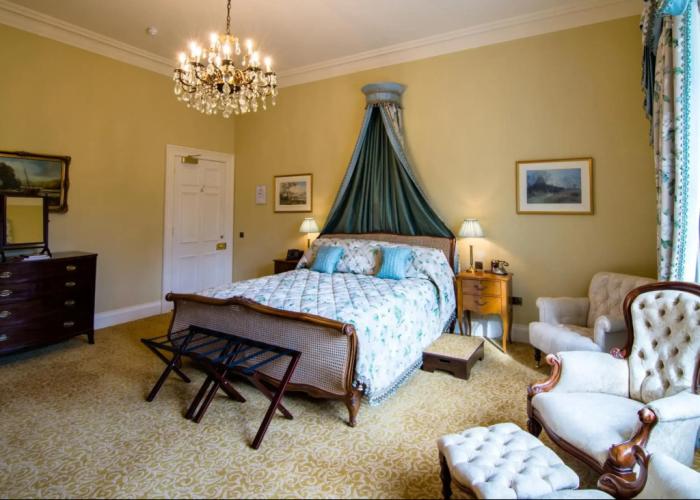 Crossbasket Castle Hotel & Restaurant