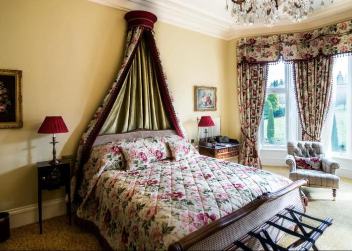 Crossbasket Castle Hotel & Restaurant