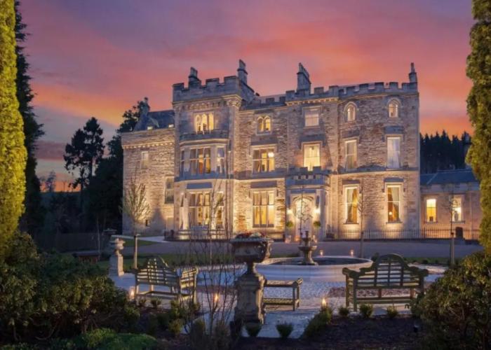 Crossbasket Castle Hotel & Restaurant