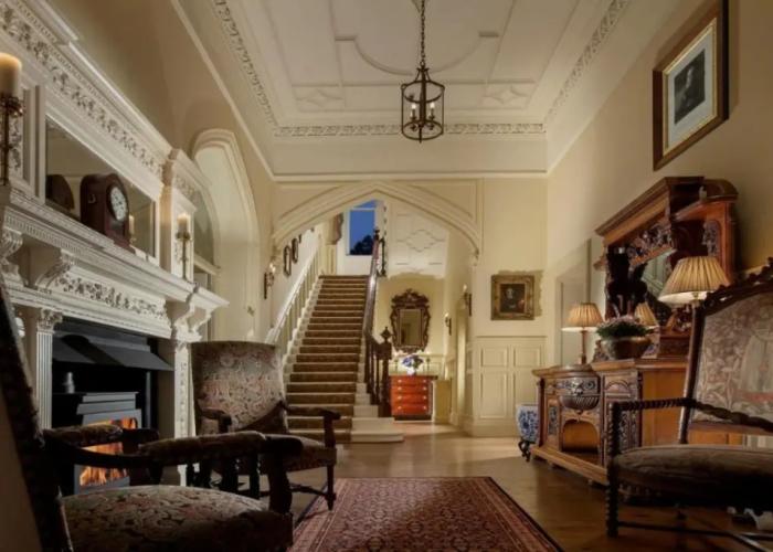 Crossbasket Castle Hotel & Restaurant