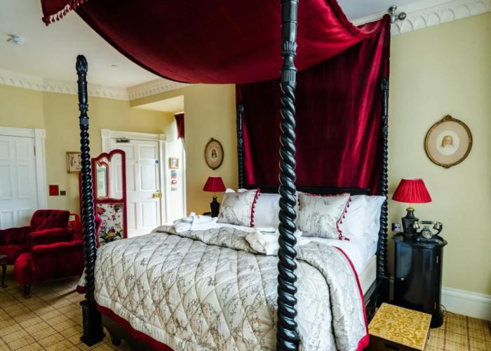 Crossbasket Castle Hotel & Restaurant