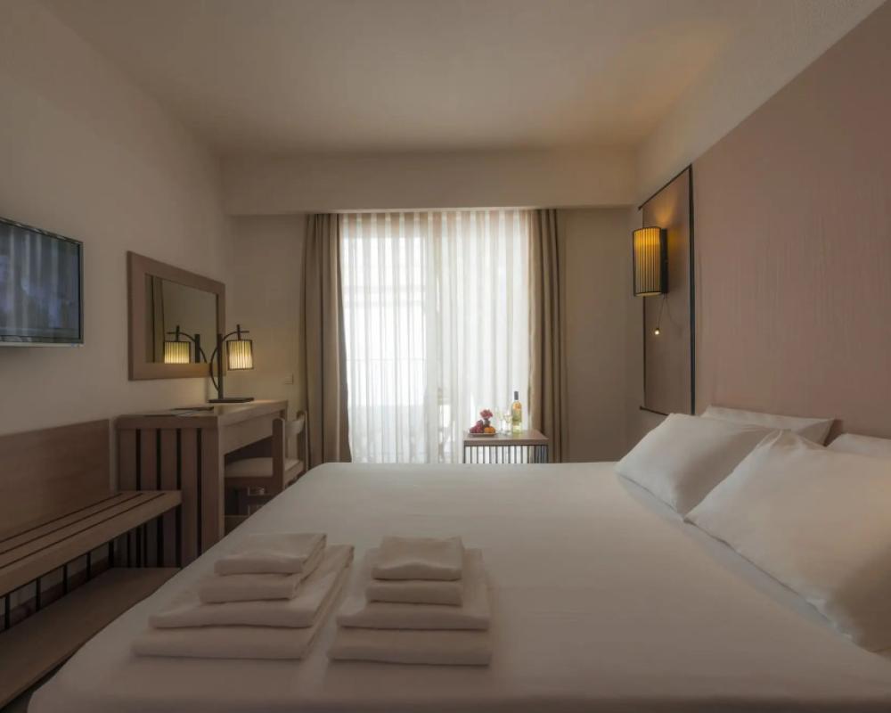 Liv Hotel By Bellazure