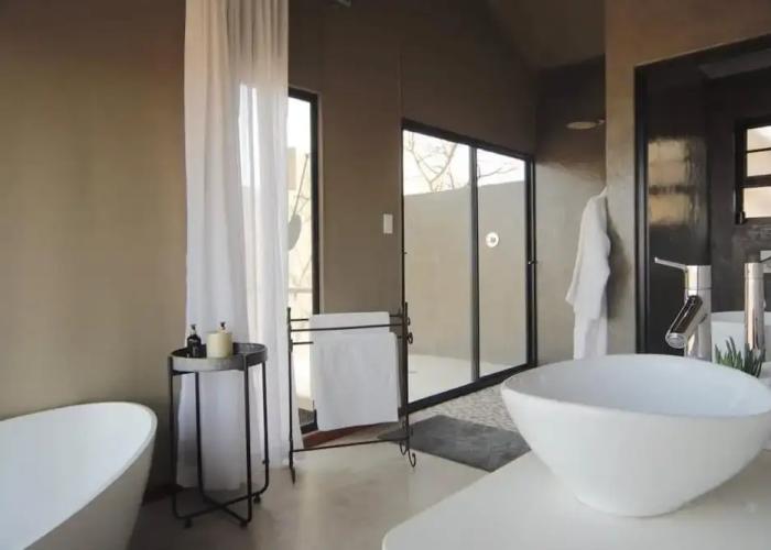 Kifaru Luxury Lodge & Bush Camp