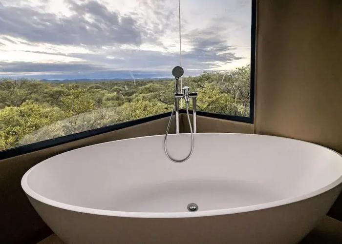 Kifaru Luxury Lodge & Bush Camp