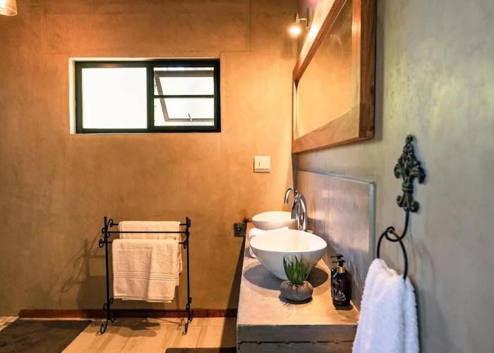 Kifaru Luxury Lodge & Bush Camp