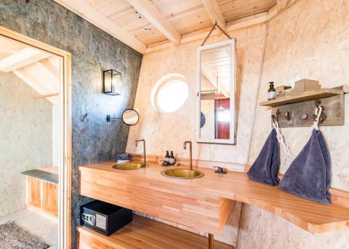 Shipwreck Lodge