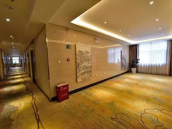 Qian Shan Holiday Hotel