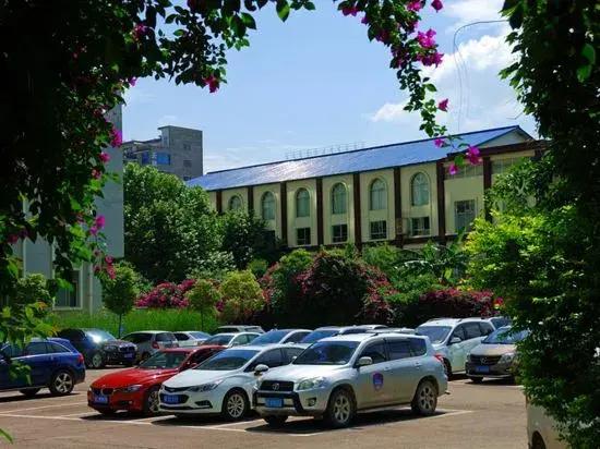 Qian Shan Holiday Hotel