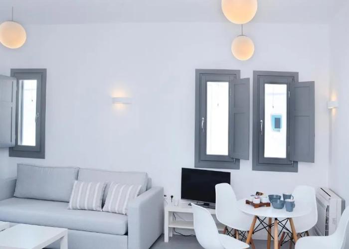 Ionathan Koufonisia Suites