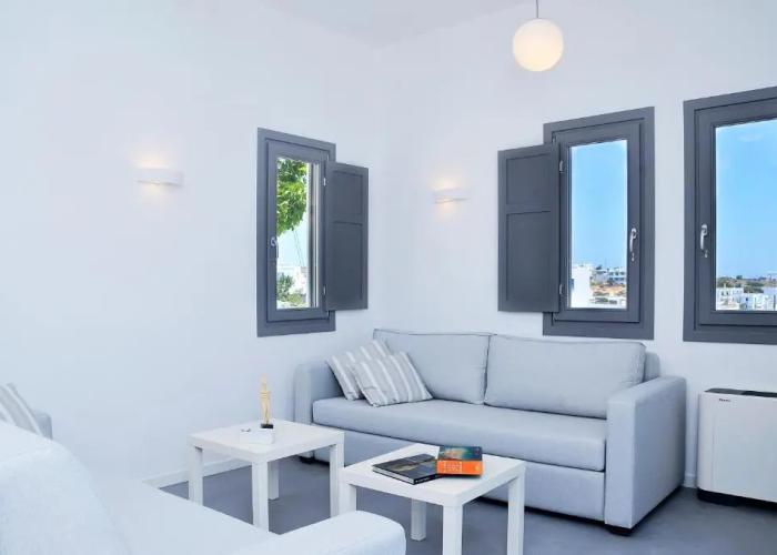 Ionathan Koufonisia Suites