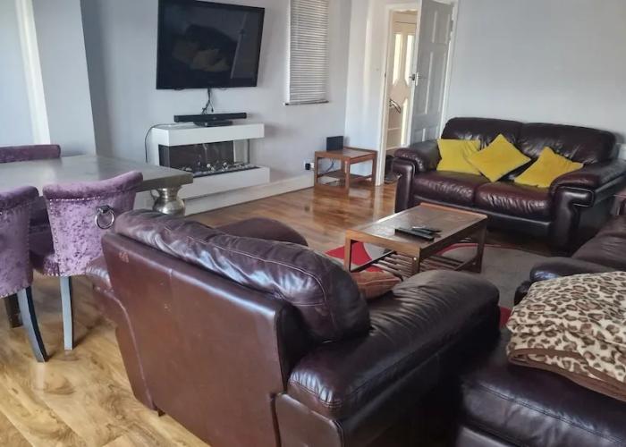Family Home Three bed House Near the Beach