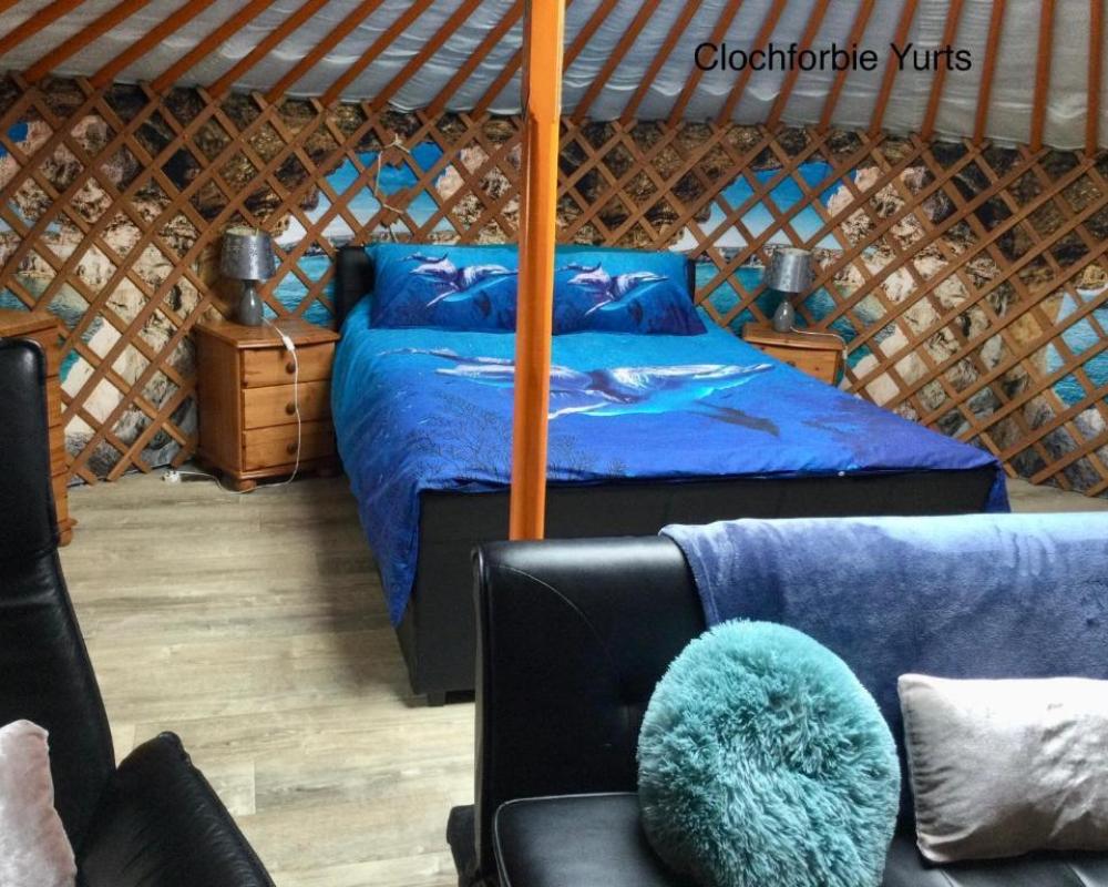 Green Yurt With Hot Tub - Sleeps 3, Parking & Wifi